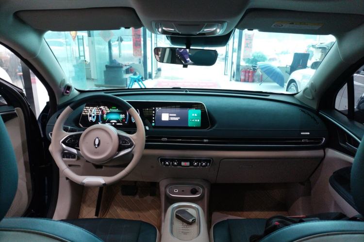 Used ORA Good Cat 2023 401 km Standard Range Prestige Version Lithium Iron Phosphate Center Console