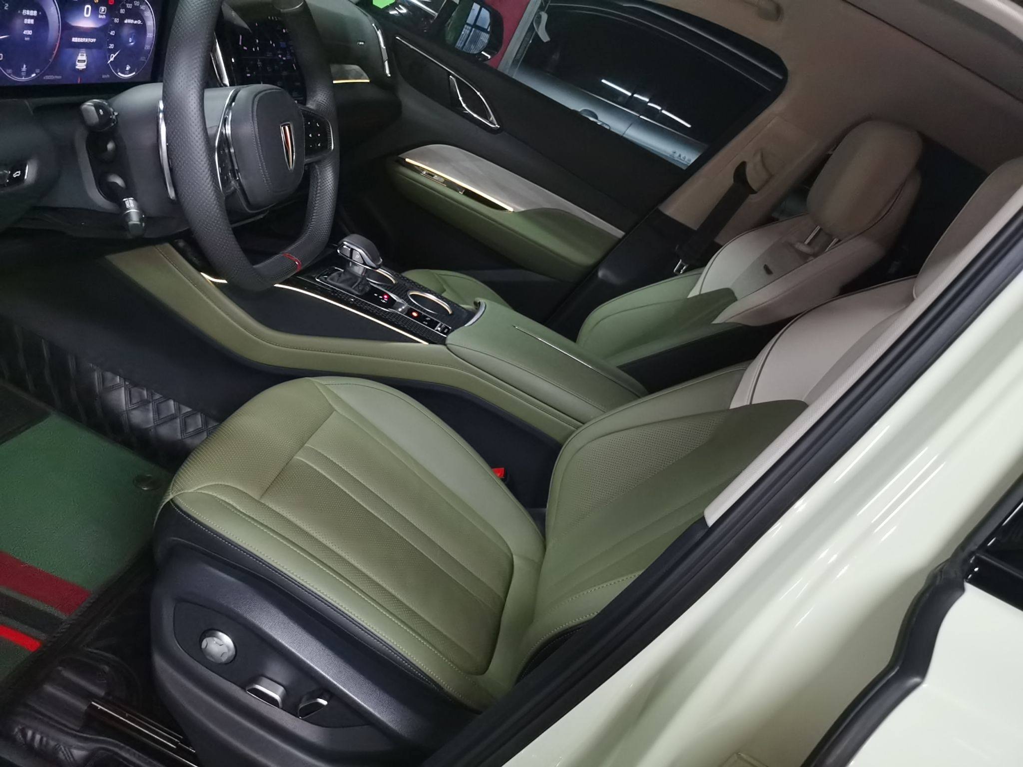 المقاعد الأمامية داخل السيارة