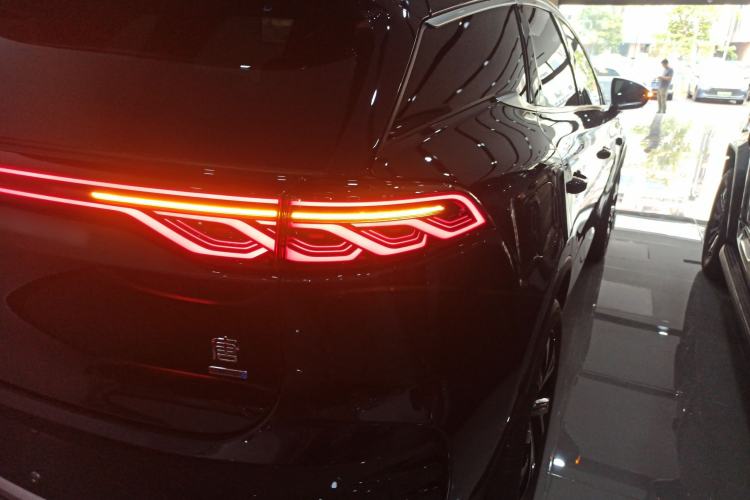 Used BYD Tang New Energy 2025 Intelligent Driving Version DM-i 115KM Flagship Edition Right Rear Taillight