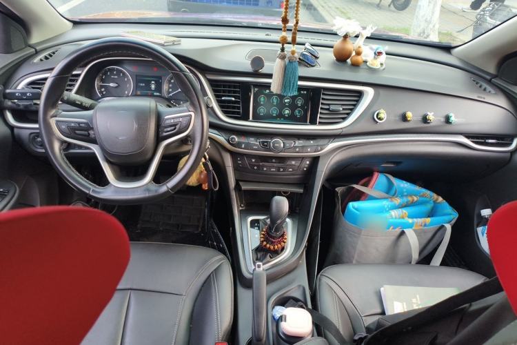 Used Buick GT 2019 18T Automatic Connected Elite Model China VI Standard Center Console