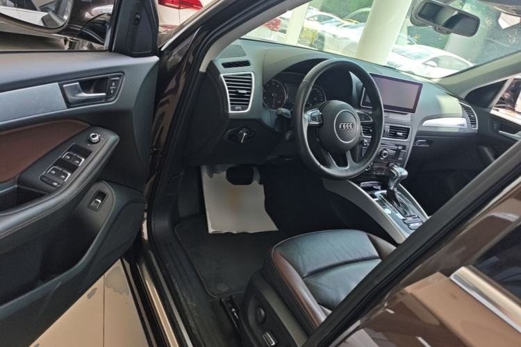 Used Audi Q5 2017 Plus 40 TFSI Technology Model