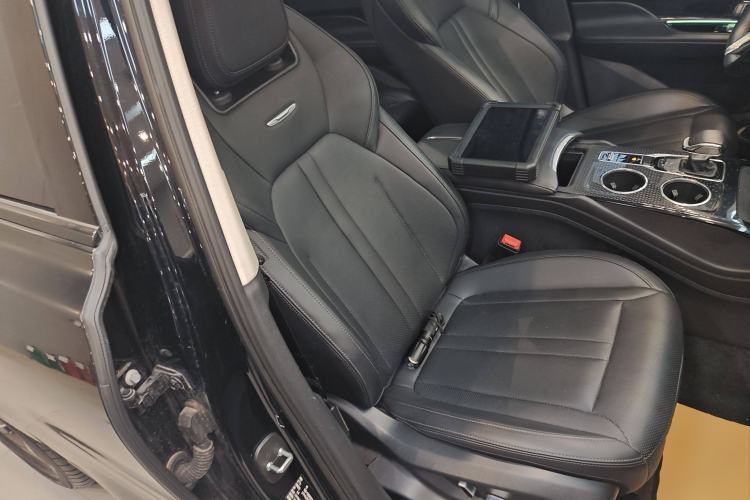 Used Hongqi HS3 2023 1.5T Two-Wheel Drive Shanwei Edition Right Front Seat