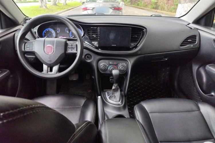 Used Fiat Viaggio 2015 1.4T Automatic Enjoyment Edition Center Console