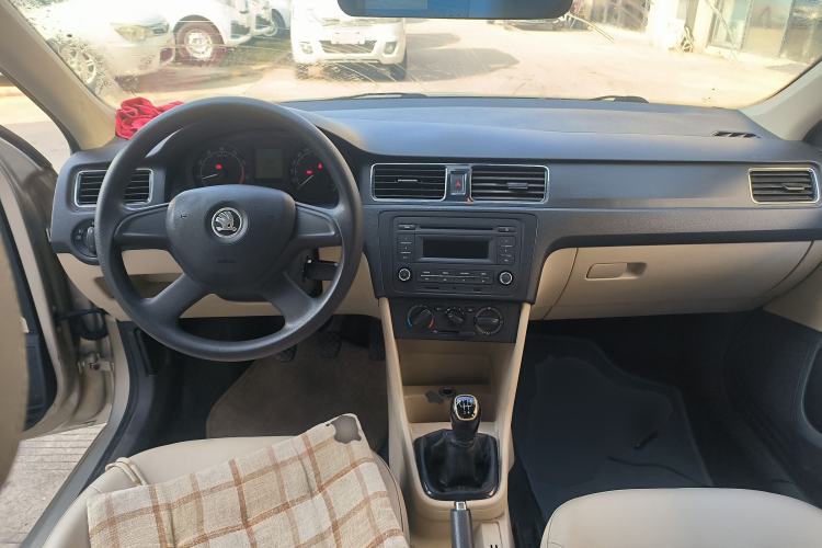 Used Skoda Rapid 2013 1.6L Manual Smart Selection Model