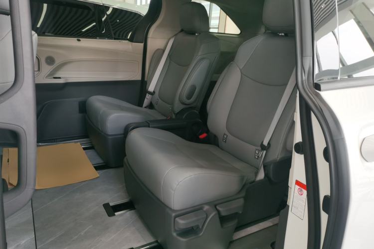 Used Toyota Granvia 2024 2.5L Hybrid Comfort Edition
