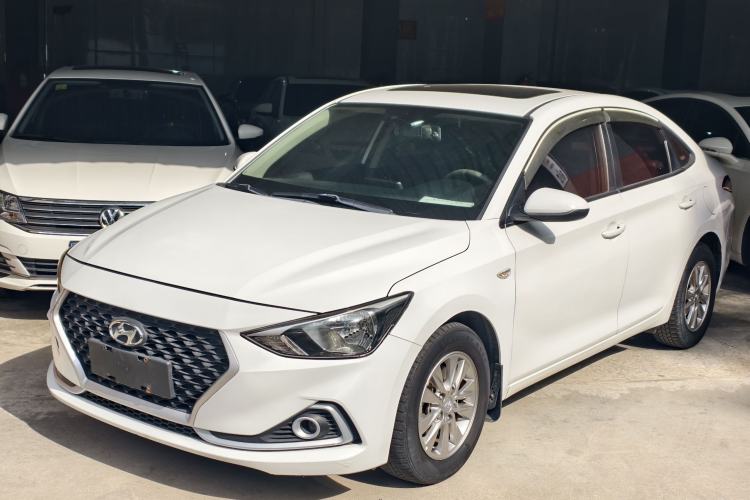 Used Hyundai Celesta 2017 1.6L Automatic Enjoyment Version GLS