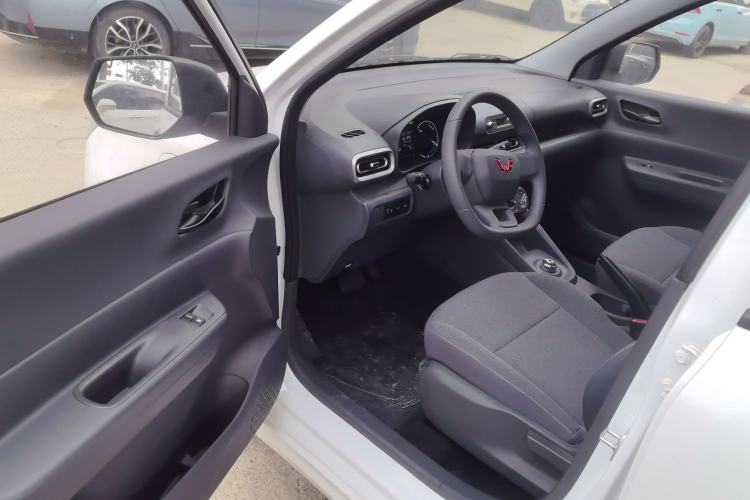 Used Wuling Hongguang New Energy 2024 All-Electric Model 300KM Practical Version Driver Seat