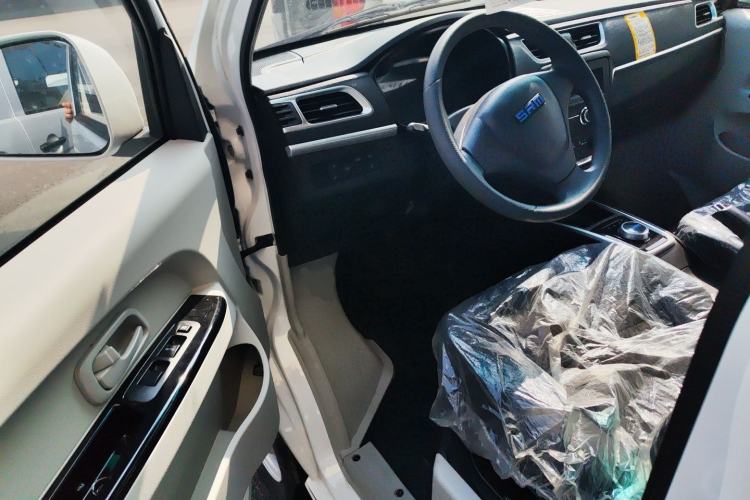 Used SRM Haoyun 2025 Launch Edition Farady 42.3 kWh 305 km 6 seats
