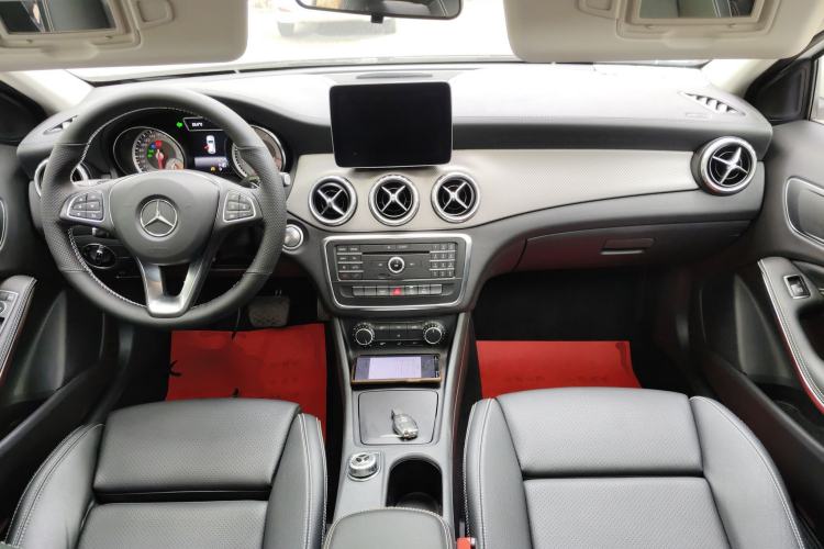 Used Mercedes-Benz GLA 2016 GLA 200 Fashion Model Center Console