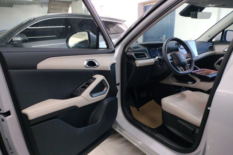 Used BYD Yuan UP 2025 Intelligent Driving Version 401 KM Dynamic Edition Driver Seat