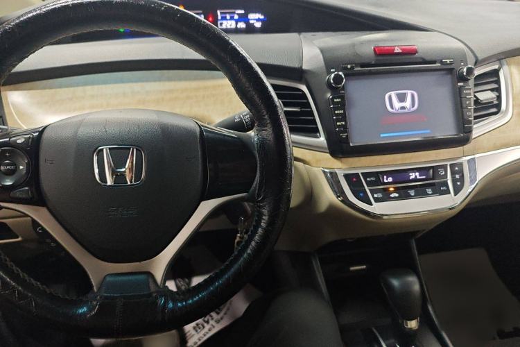 Used Honda Jade 2013 1.8L automatic Comfort version 5 seats