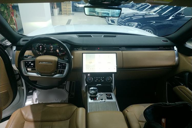 Used Land Rover Range Rover 2023 3.0 L6 400 PS Prestige Seven-Seater Extended Version
