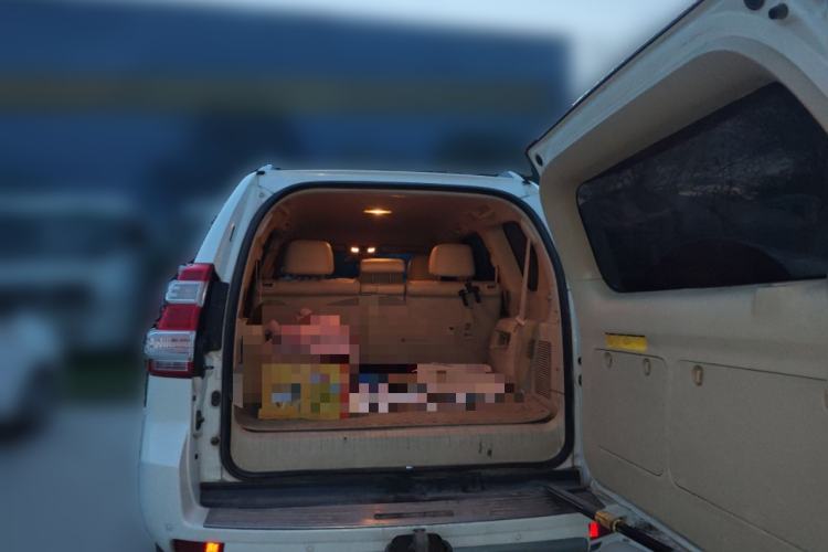 Used Toyota Prado 2014 2.7L Middle East Version Parallel Import Trunk