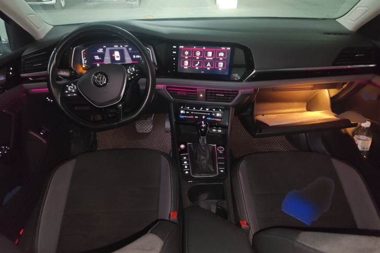 Used Volkswagen Sagitar 2021 280TSI DSG Luxury Smart Connectivity Edition Center Console