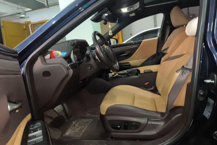 Used Lexus ES 2020 300h Premier Edition