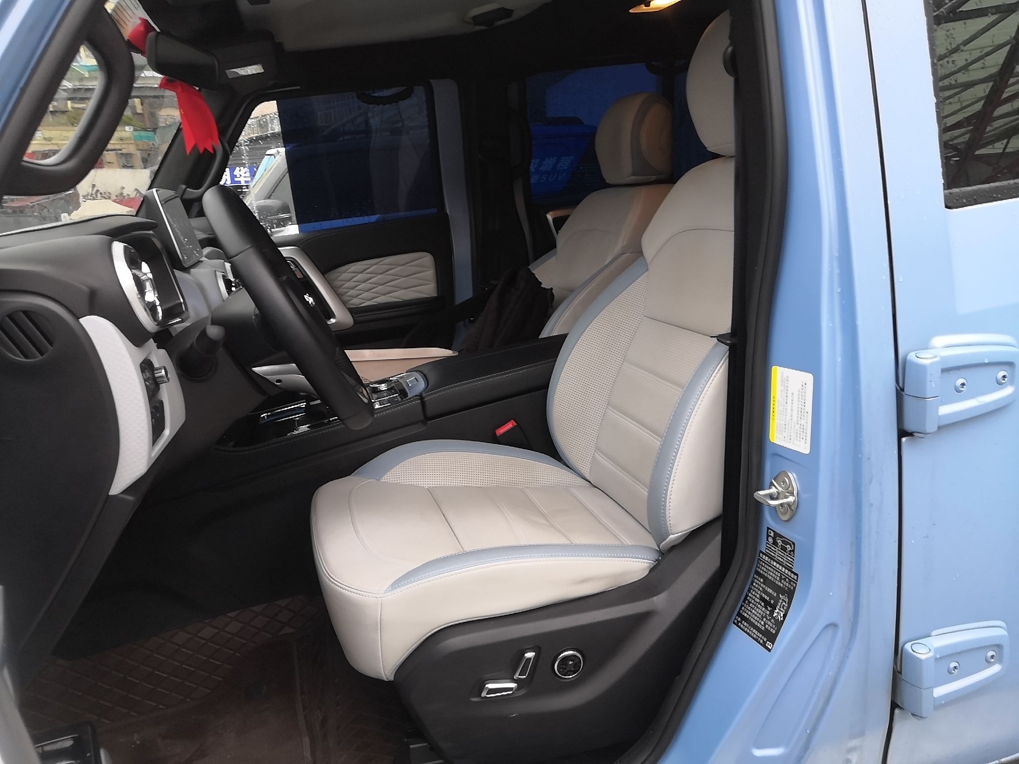 المقاعد الأمامية داخل السيارة