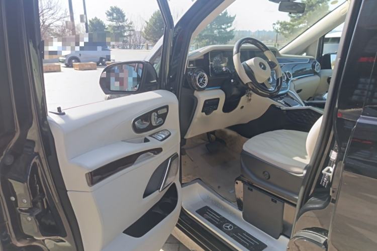 Used Mercedes-Benz Vito 2023 2.0T Elite Version 7 Seats Interior 3