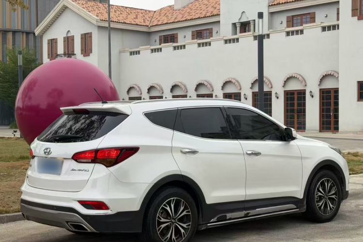 Used Hyundai Santa Fe 2017 2.4L Automatic Two-Wheel Drive Smart Version 5 Seats
