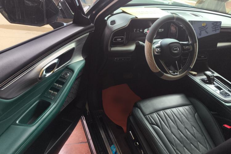 Used GAC Trumpchi GS8 2024 Linghang Series 2.0 TGDI Two-Wheel Drive Luxury Smart Connectivity Version
