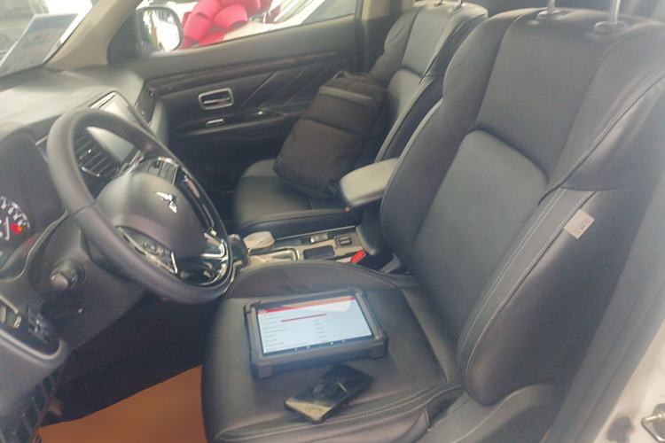 Used Mitsubishi Outlander 2019 2.0L Two-Wheel Drive Comfort Edition 7-Seater China VI Standard