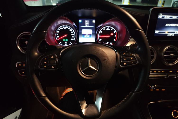 Used Mercedes-Benz GLC 2017 GLC 260 4MATIC Luxury Model Steering Wheel