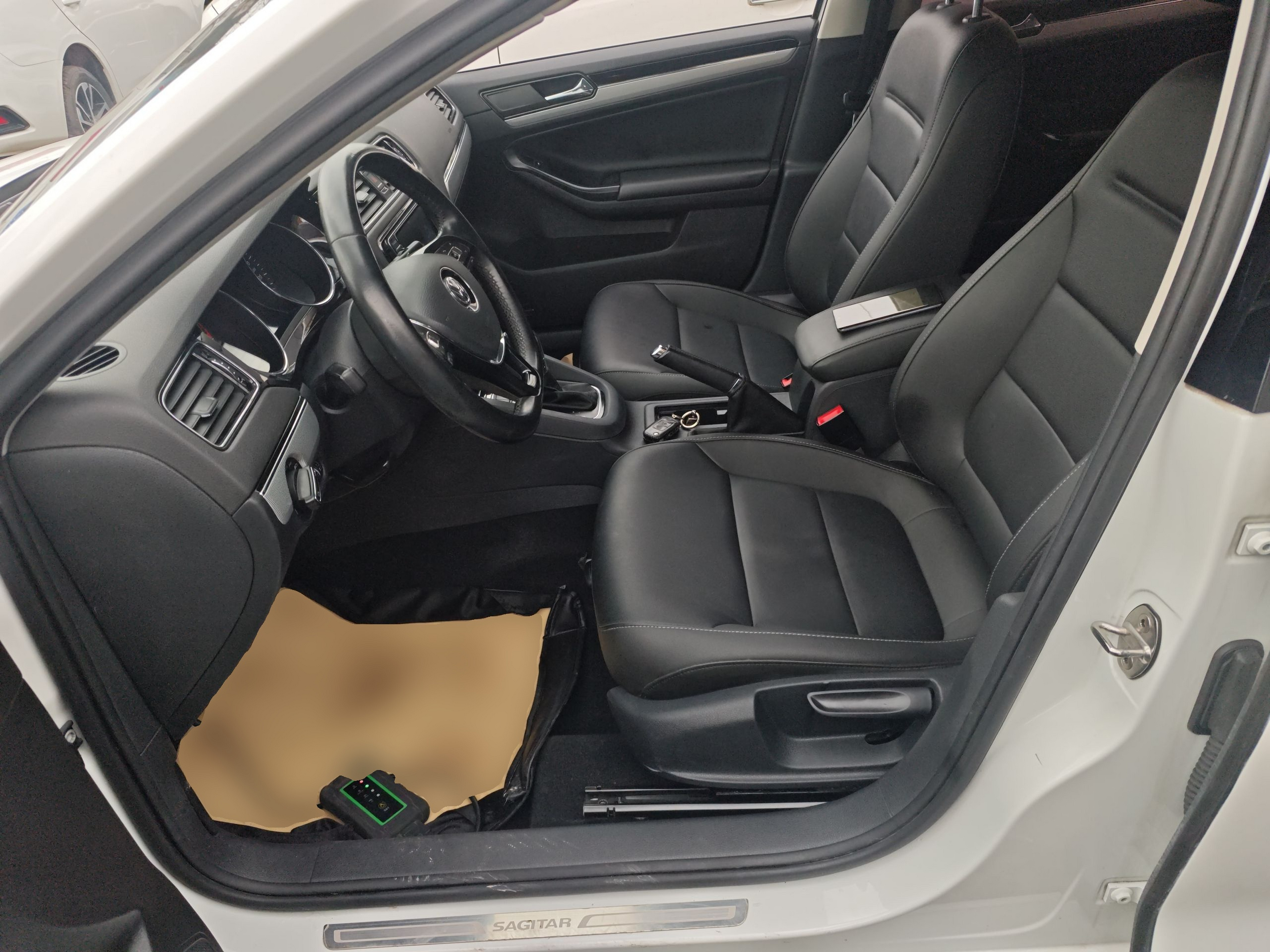 Переднее сиденье в автомобиле