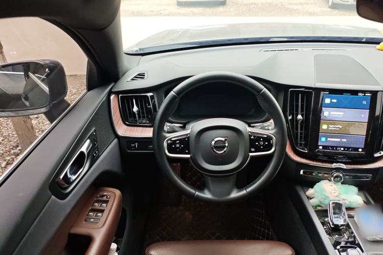 Used Volvo XC60 2022 B5 4x4 Smart Luxury Edition