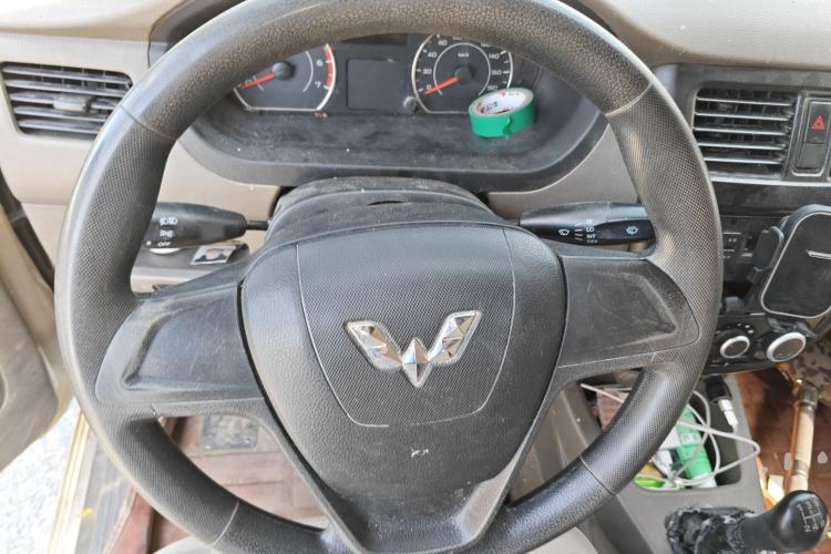 Used Wuling Rongguang V 2016 1.5L Practical Version Steering Wheel
