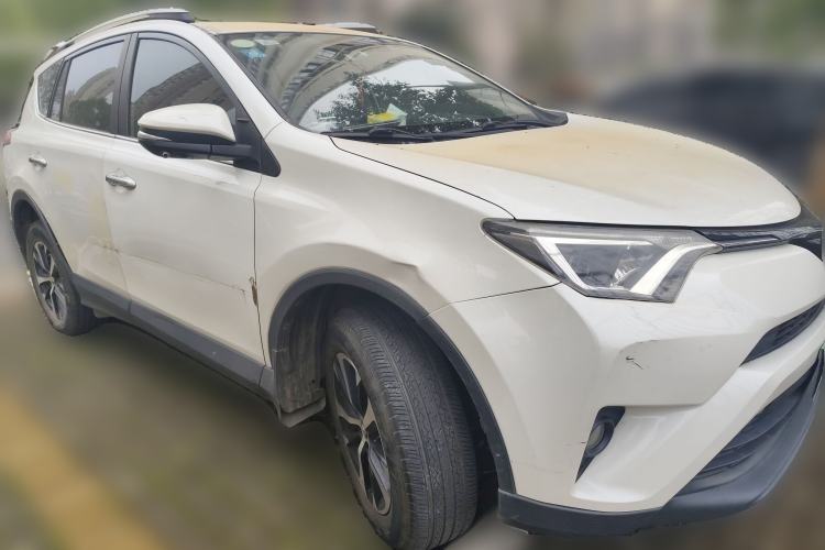 Used Toyota RAV4 2016 2.0L CVT Two-Wheel Drive Fashion Edition China V Standard
