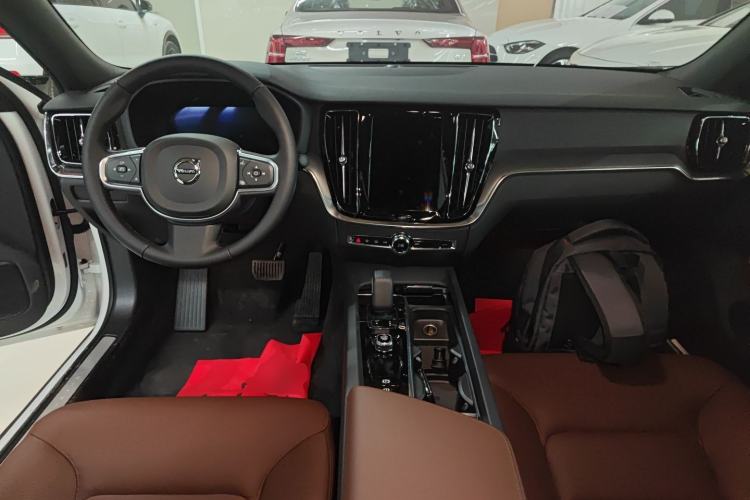 Used Volvo S60 2026 Model B4 Zhiyi Luxury Edition