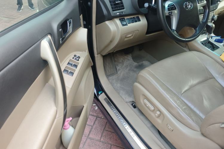 Used Toyota Highlander 2012 2.7L Two-Wheel Drive 7-Seater Luxury Edition
