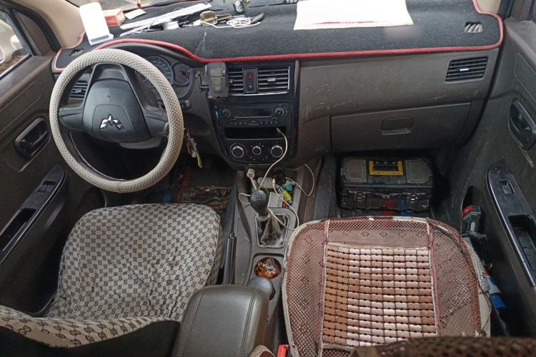 Used Wuling Rongguang V 2018 1.5L Standard Version Center Console