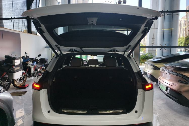 Used XPeng G9 2025 625 Long-Range Max Trunk