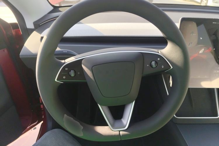 Used Tesla Model Y 2025 Rear-Wheel-Drive Version
