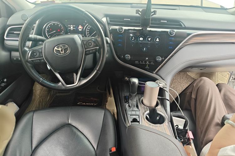 Used Toyota Camry 2019 2.5G Luxury Edition China VI Standard Center Console