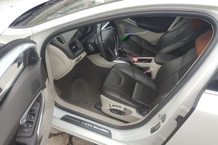 Used Volvo V40 2016 T4 Smart Luxury Edition Driver Seat