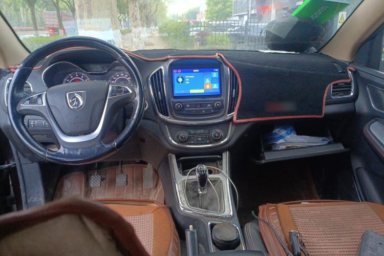 Used Baojun 560 2015 1.8L manual luxury version
