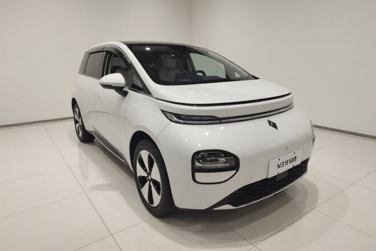 Used Baojun Cloud 2023 460 Pro Front Right 45 Deg