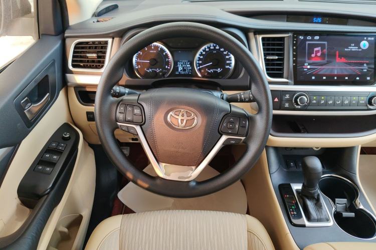 Used Toyota Highlander 2018 2.0T Two-Wheel Drive Elite Edition 7 Seats China VI Standard Steering Wheel