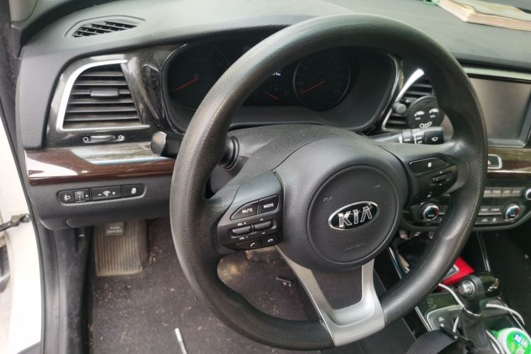 Used Kia K3 (Kai Shen) 2017 1.8L Automatic GLS Steering Wheel