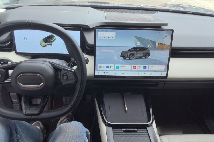 Used Lynk & Co 08 EM-P 2023 120km Long-Range Pro Center Console