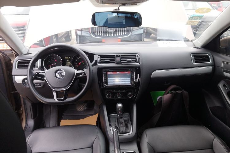 Used Volkswagen Sagitar 2015 1.6L Automatic Comfort Model
