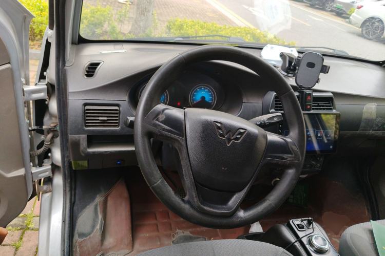 Used Wuling EV50 2021 Van Logistics Vehicle Lishen 41.6 kWh Electric Control System