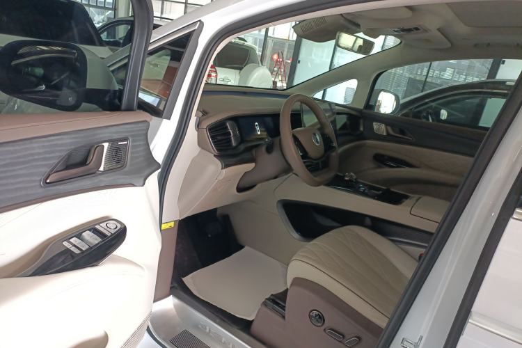 Used Denza D9 2022 DM-i 970 Four-Wheel Drive Flagship Model Driver Seat