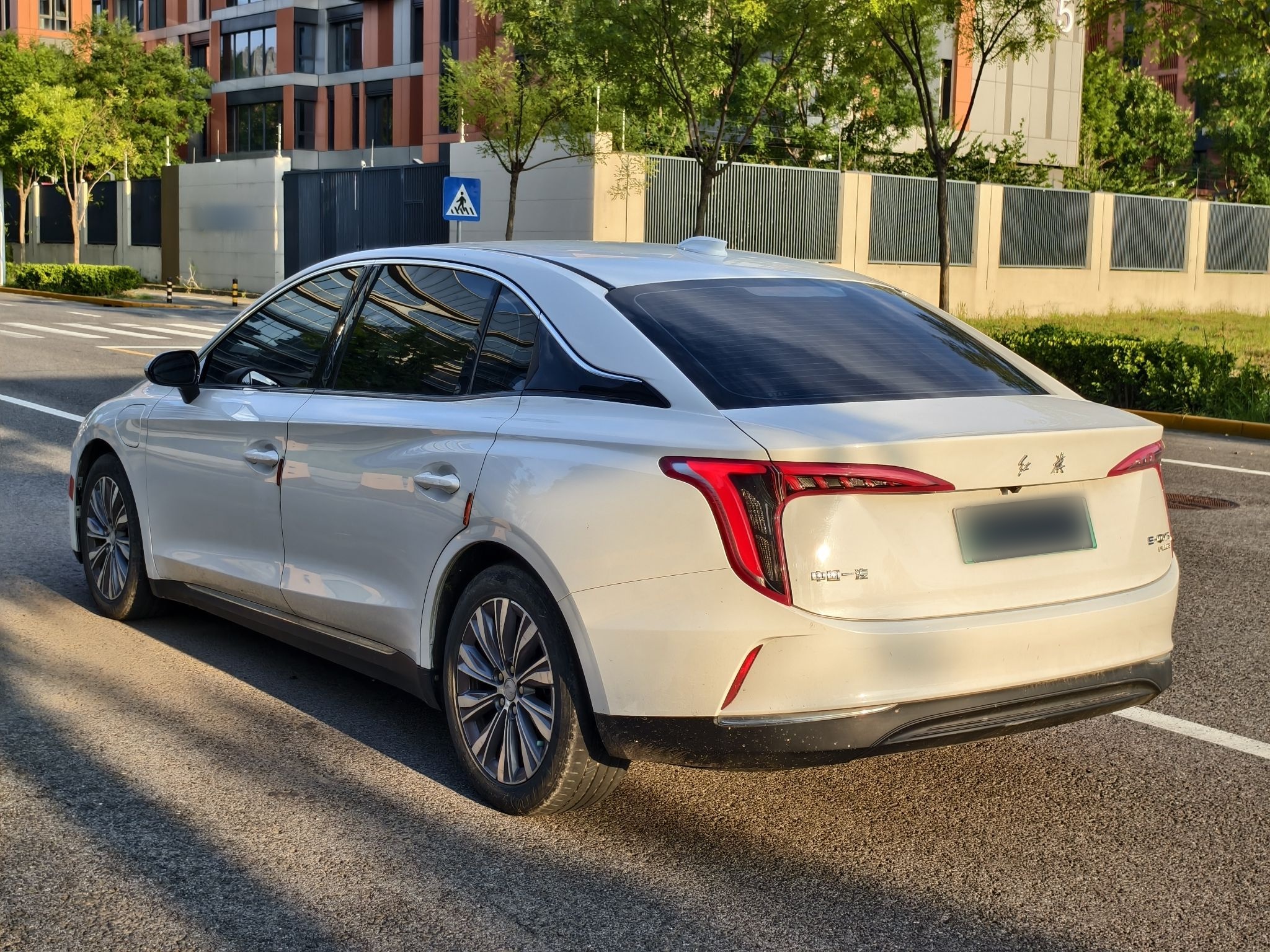 Hongqi E-QM5 2023 620km PLUS — снимка 9