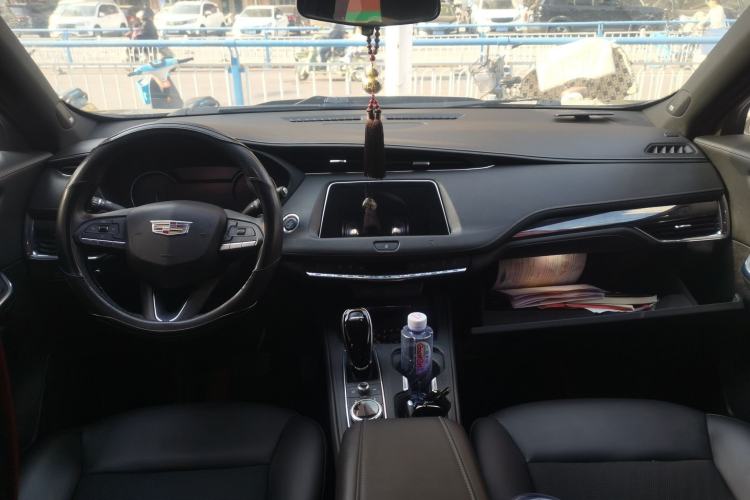 Used Cadillac XT4 2021 28T Two-Wheel Drive Tech Edition Center Console