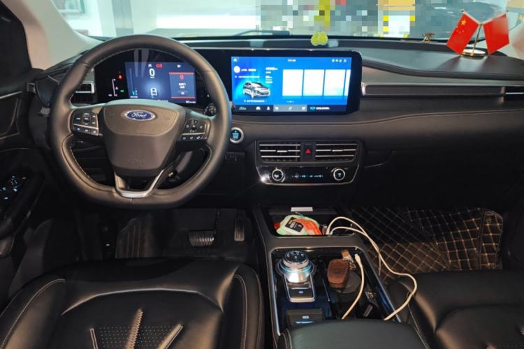 Used Ford Edge 2022 PLUS EcoBoost 245 Four-Wheel Drive Platinum Edition 7-Seater Center Console