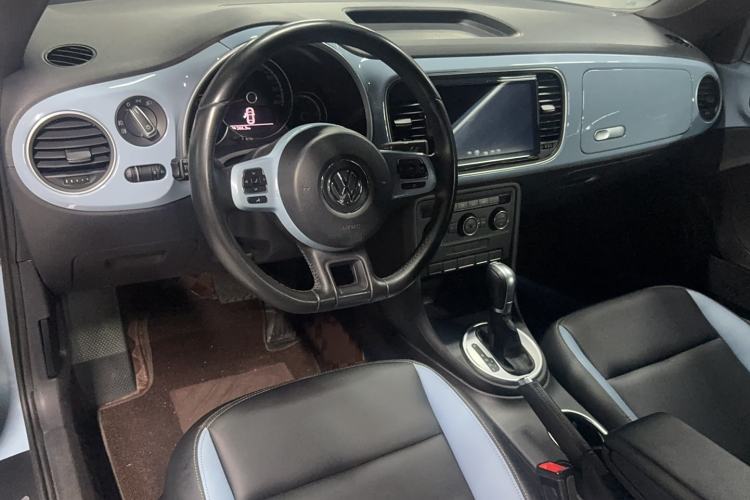 Used Volkswagen Beetle 2015 180TSI model
