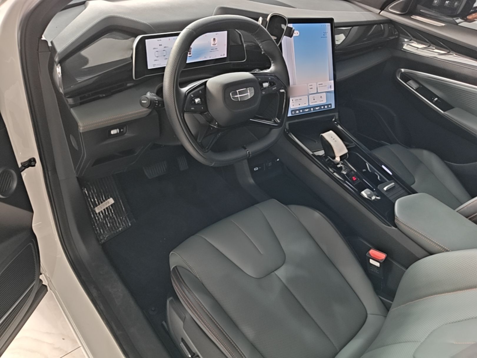 Geely Auto Emgrand X7 Sport 2024 1.5TD Smart Connect+ — снимка 12