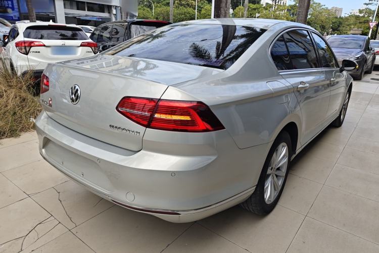 Used Volkswagen Magotan 2017 330TSI DSG Leading Model
